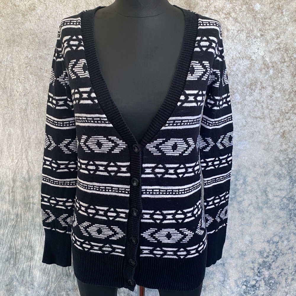 🪩Mossimo Supply Co. Black and White Geometric Cardigan